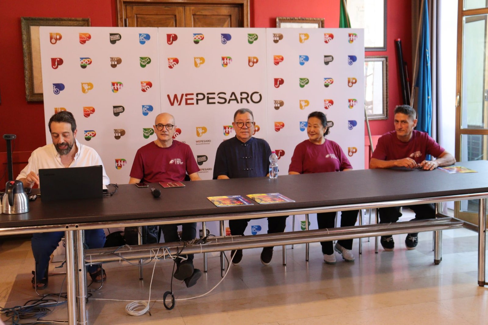 Conferenza stampa sul raduno trentennale G.M° a Pesaro       Yang Lin Sheng
